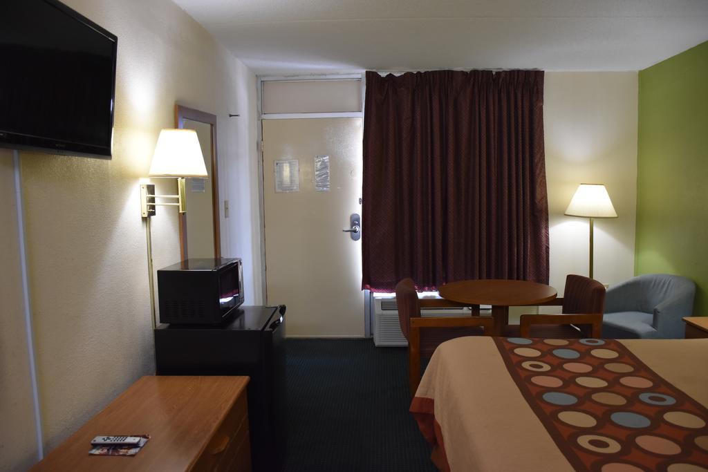 Super 8 By Wyndham Tifton Hotel Exterior foto